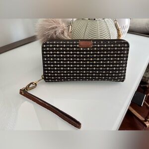 Fossil Black and Cream Patterned Zip Wristlet Wallet